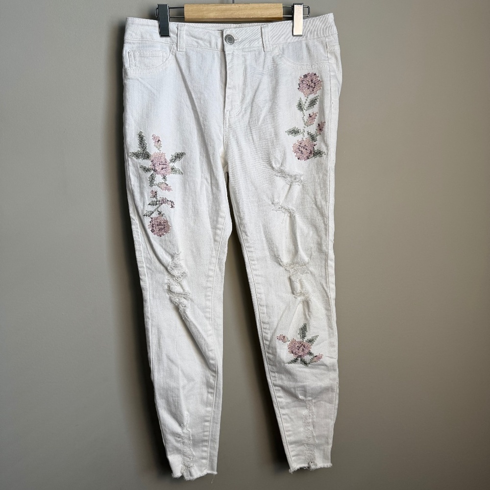 Boom Boom‎ Jeans Women's 11 White Jeans Distressed Floral Embroidered Preppy Y2K